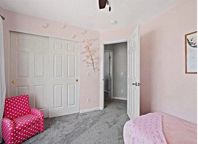 Building Photo - OMG this is a Stunning Large 5 BR House