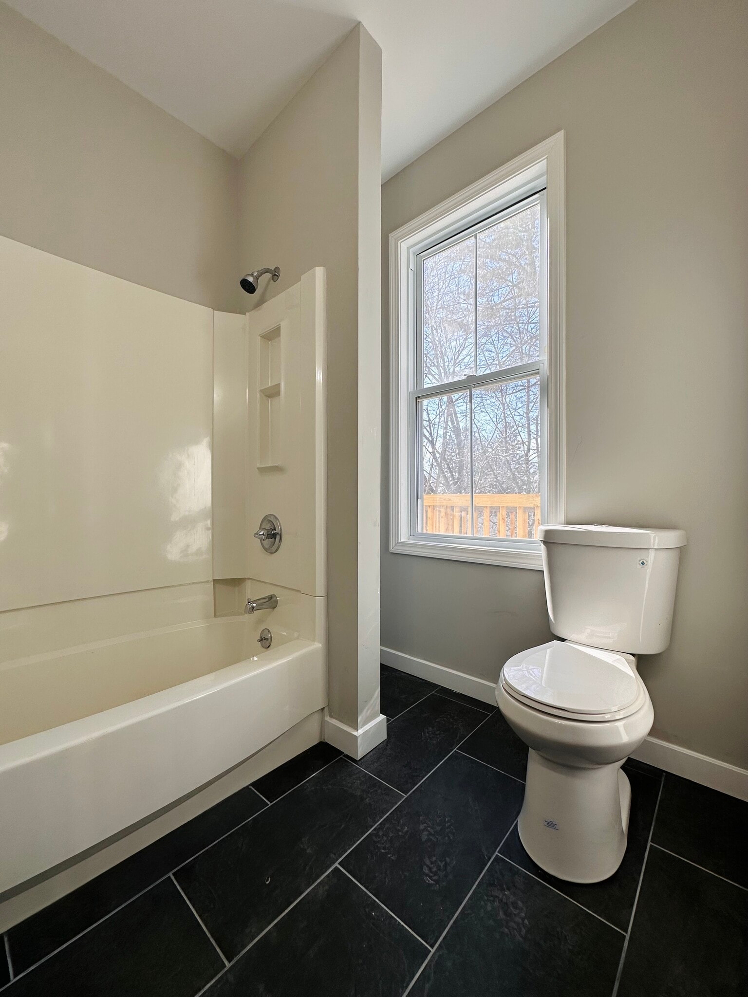 Building Photo - 19 Thompson St