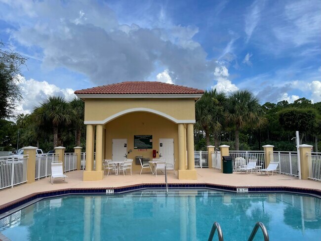 Building Photo - 4988 SE Mariner Garden Cir