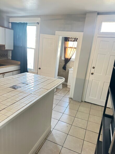 Building Photo - 2206 Penrose Ave