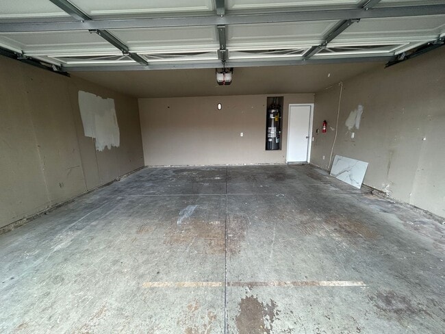 Building Photo - 2104 Sharon Way