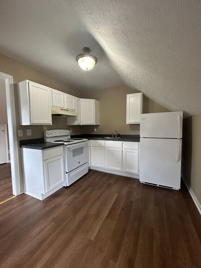 Building Photo - 114 Georgia St