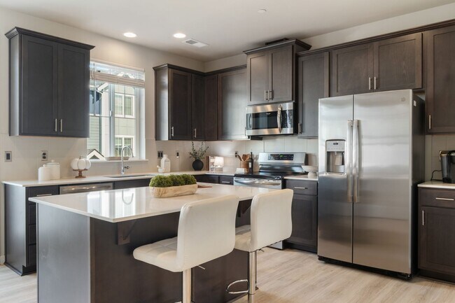 Building Photo - Spacious 3-Bed Townhome in Desirable Pond Community | Bothell - $3,200!!!