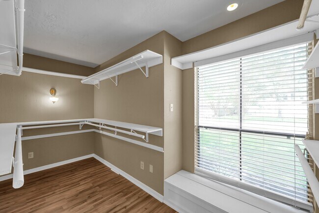 Building Photo - 3519 El James Dr