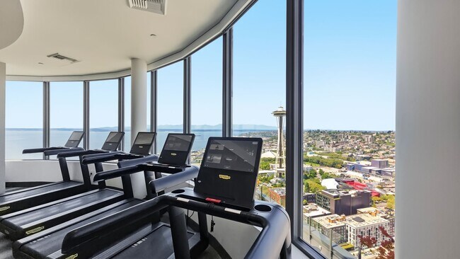 Building Photo - Luxury 1 Bed • 1 Bath at Spire Condominiums