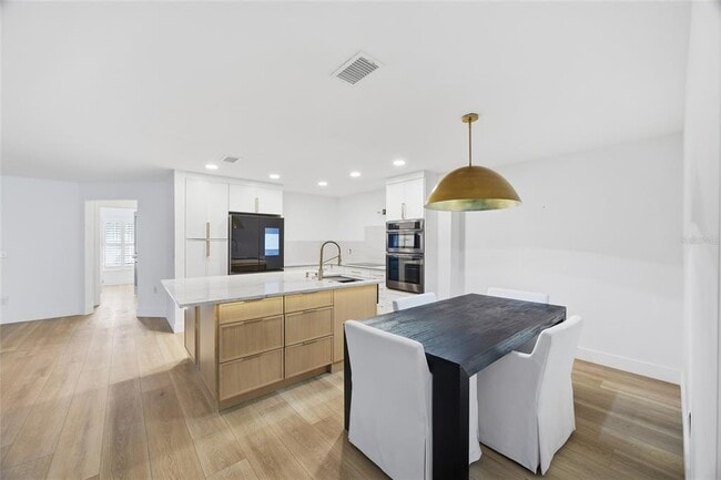 Building Photo - 13025 Village Chase Cir