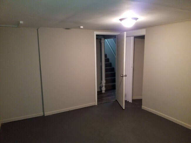 Building Photo - NO SECURITY DEPOSIT for OCTOBER MOVE IN! A...