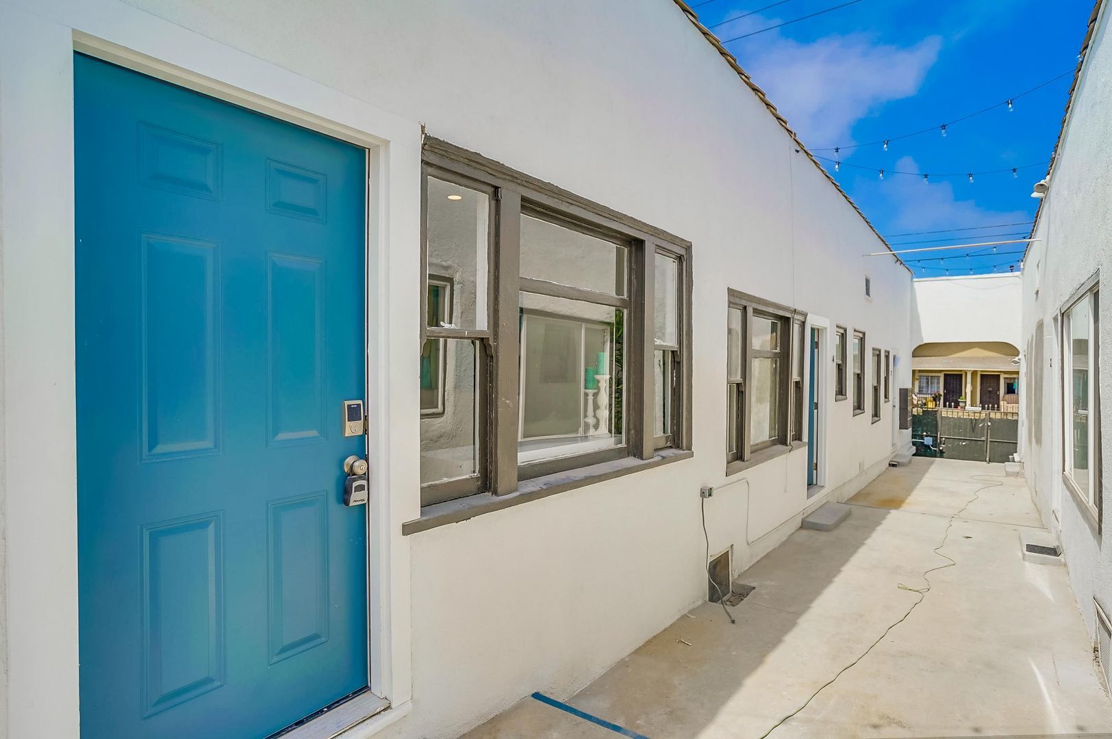 Building Photo - 1208 Daisy Ave