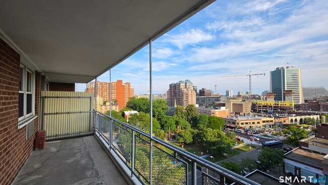 Building Photo - 444 Bedford St