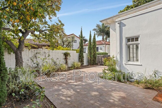 Building Photo - 1115 F Ave