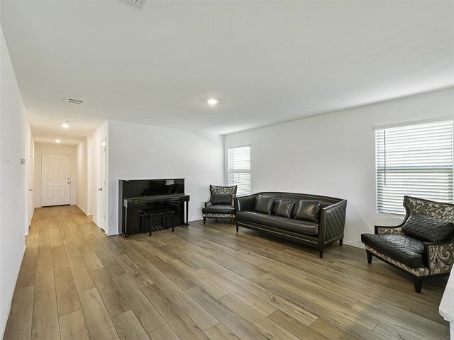 Building Photo - 1701 River Xing Dr