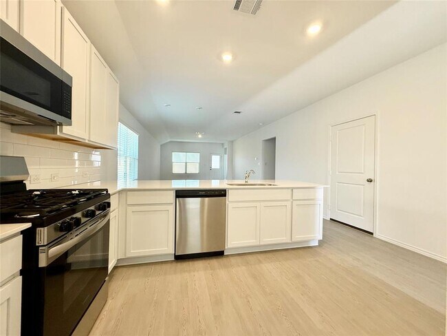 Building Photo - 113 Imola St