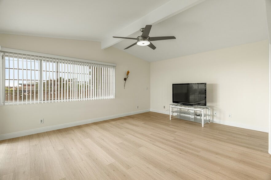 Building Photo - 817 Malone Dr