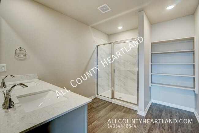 Building Photo - 10512 NW 26th St