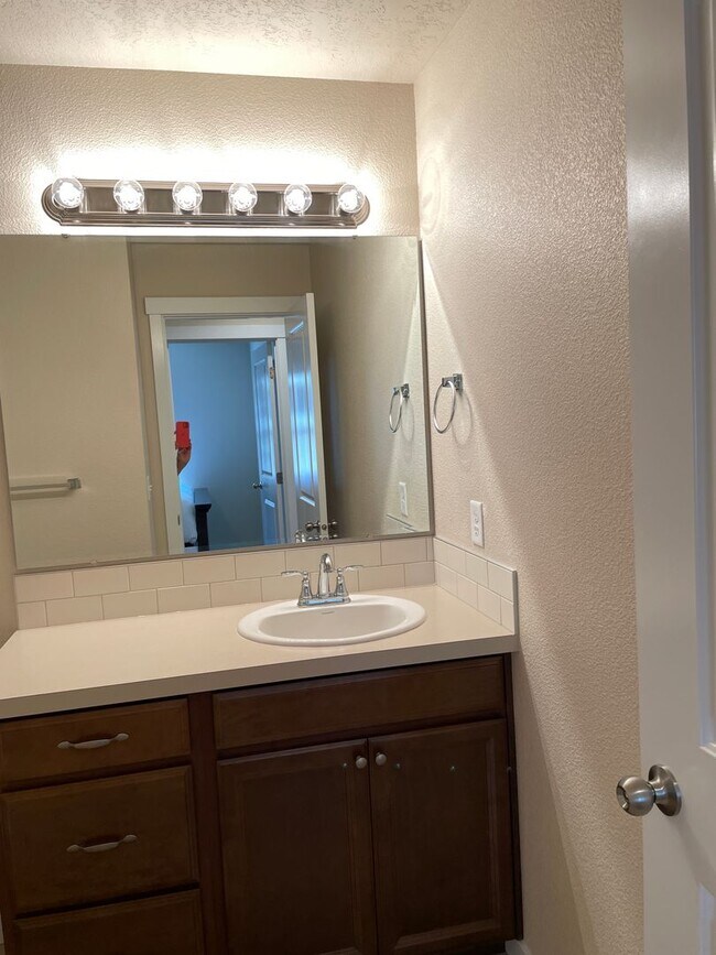 Building Photo - Beautiful 3-Bedroom Home