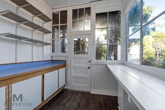 Building Photo - Updated Edwardian Style Noe Valley Flat - ...
