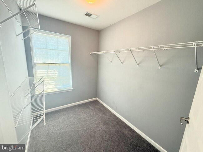 Building Photo - 9407 ASTON Vlg