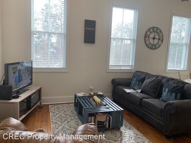 Building Photo - 101 S Commodore Way