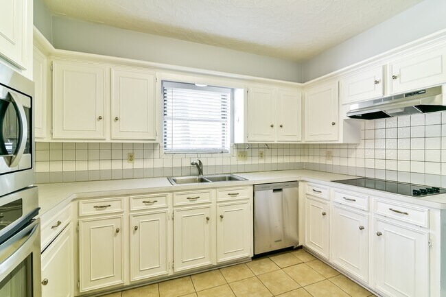 Building Photo - 11715 Parkriver Dr