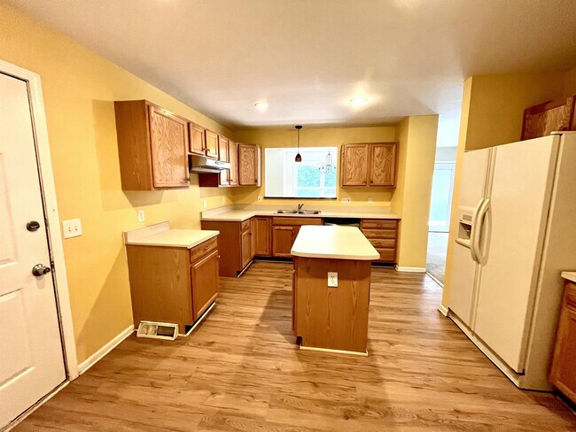 Building Photo - 911 Old Hickory Ln