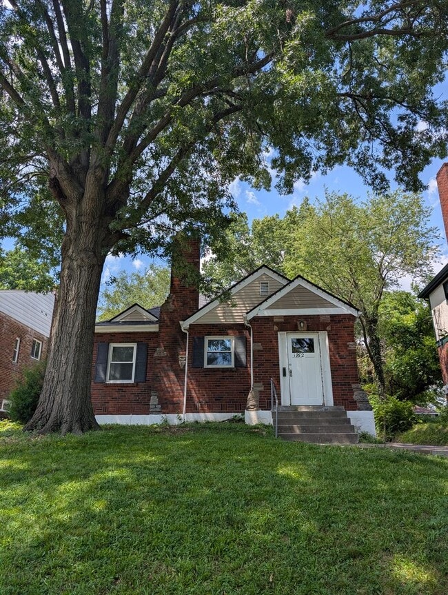 Primary Photo - Beautifully renovated 2 bedroom house with...