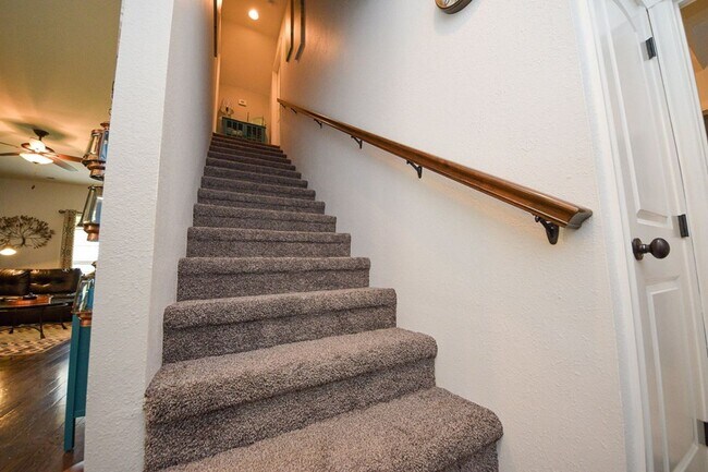 Building Photo - 3 Bedroom Beautiful Cleveland Home!