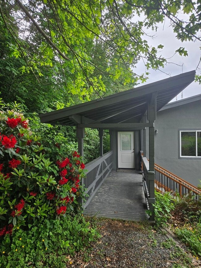 Building Photo - 705 W Lake Samish Dr