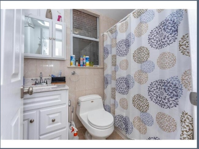 Building Photo - 547 57th St