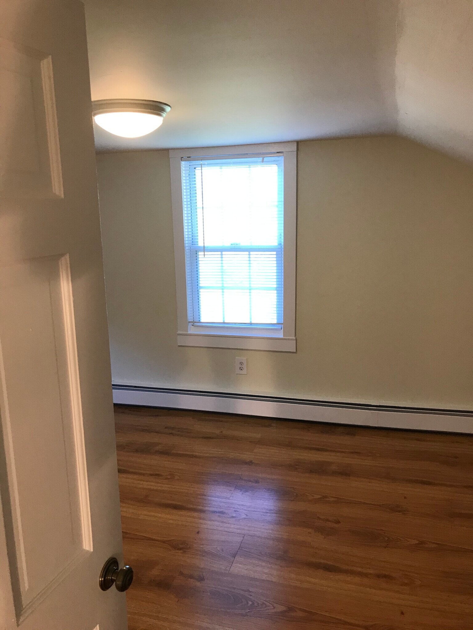 bedroom - 49 School St