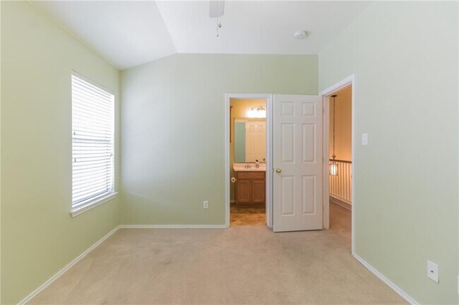 Building Photo - 9201 Brodie Ln