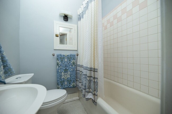 Building Photo - WONDERFUL HISTORIC 5 BED 3 BATH PROPERTY WITH CARRIAGE HOUSE