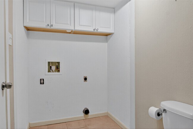 Building Photo - 10555 Turtlewood Ct