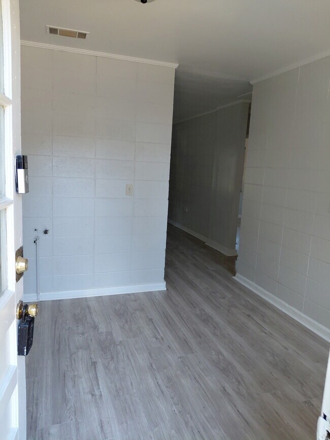 Building Photo - 821 7th Ave