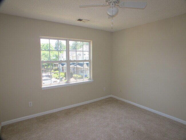 Building Photo - End Unit 3 bedroom, 2 bath Townhome in the...