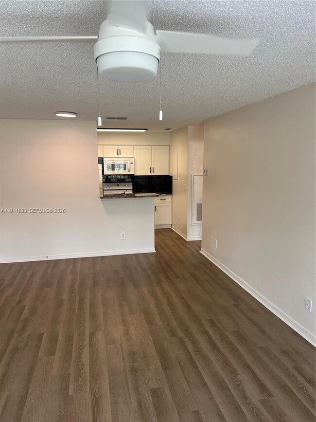 Building Photo - 1055 S Hiawassee Rd