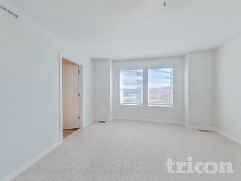 Building Photo - 2222 Flower Blossom Ave