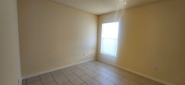 Building Photo - 3 bedroom 2 bath 1 car garage