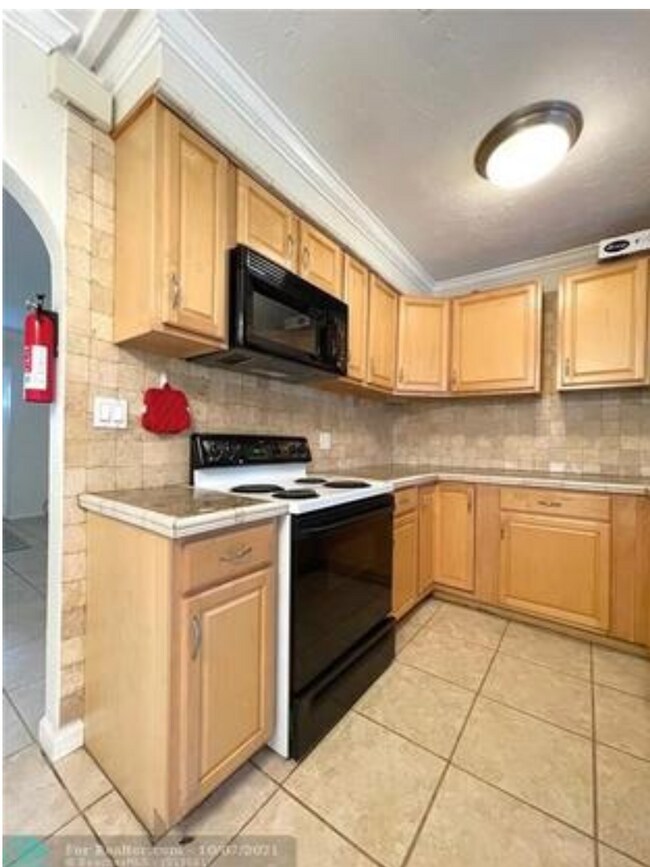 Building Photo - 208 S Riverside Dr