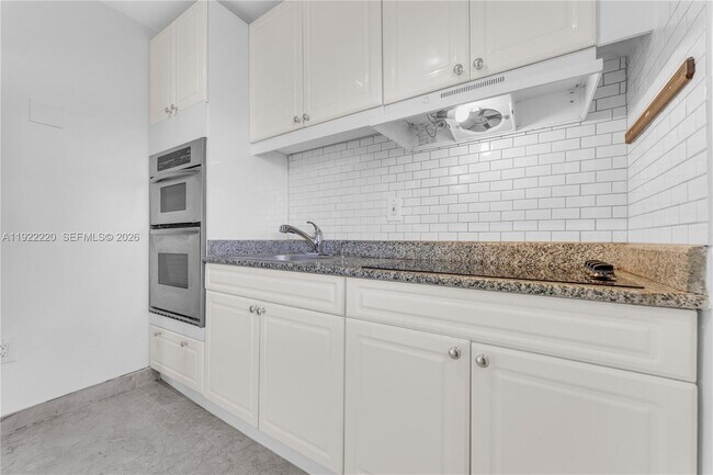 Building Photo - 16508 NE 26th Ave