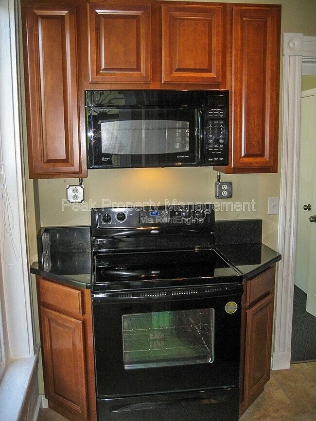 Building Photo - 511 Ryland St