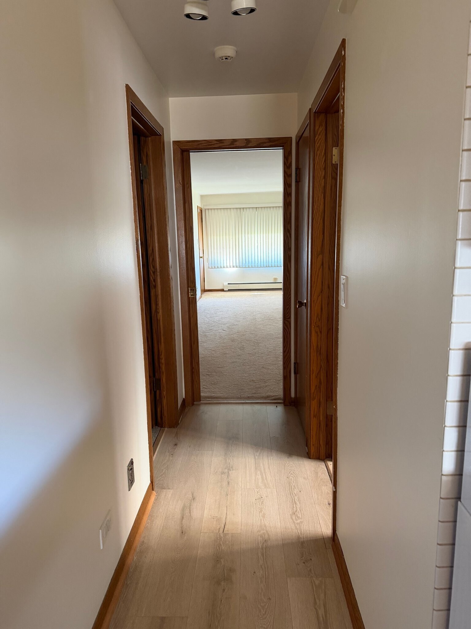 Building Photo - 6614 W Devon Ave