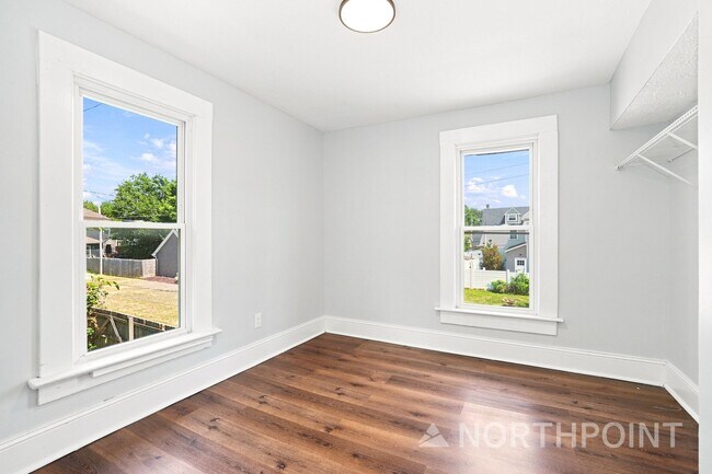 Building Photo - Beautifully renovated three bedroom home