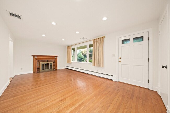 Building Photo - 11 Suban Pl