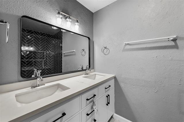 Building Photo - 10430 Las Brisas Dr