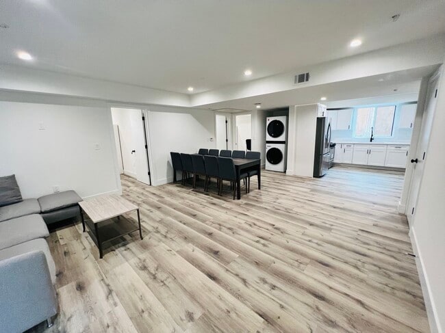 Building Photo - 1530 W 37th St -- Housing near USC/Ktown