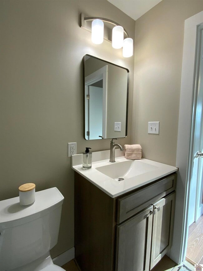 Building Photo - 200 N 31st St