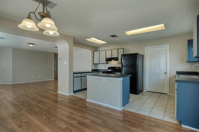 Building Photo - 3205 Settlement Dr