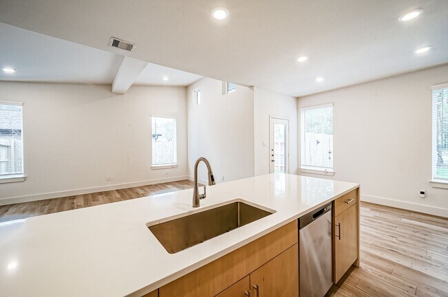 Building Photo - 2523 Appian Wy