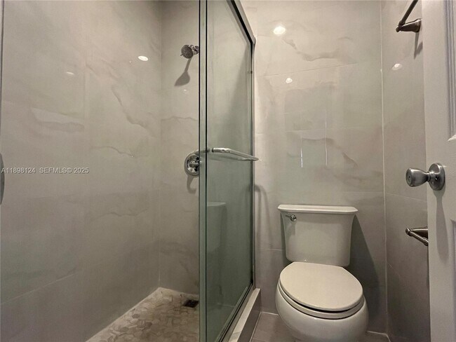 Building Photo - 5150 Lake Loop Rd