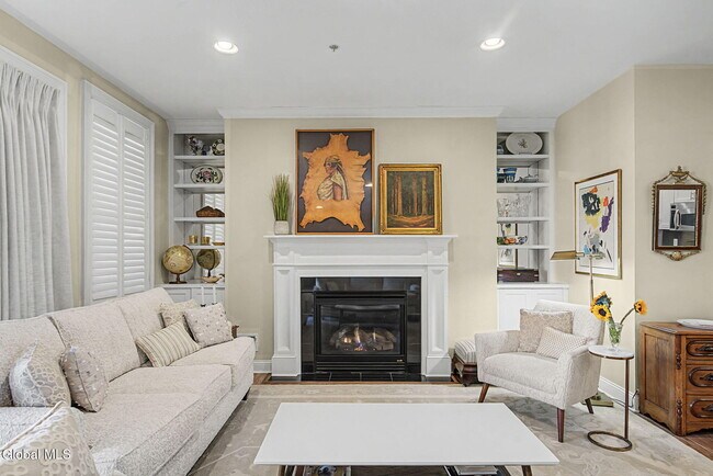 Building Photo - 87 Railroad Pl